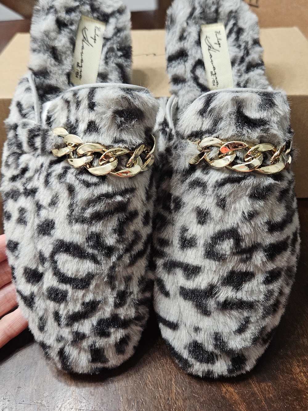 Vintahe Havana Faux Fur Grey Cheetah Print Mule with Gold Chain Accent